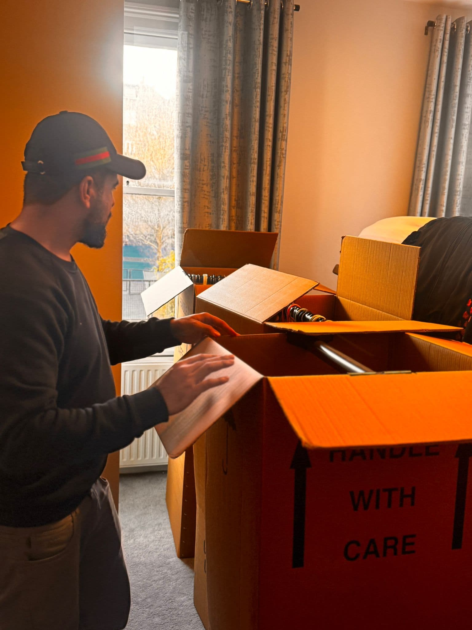 Storage solutions London — containerised storage available alongside removal services